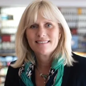 Portrait of Professor Gillian Leng